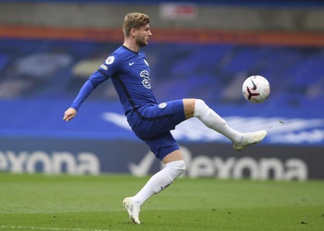 新来乍到的尤班克斯打的挺有激情，接登哥长传助攻暴扣，仰天长啸